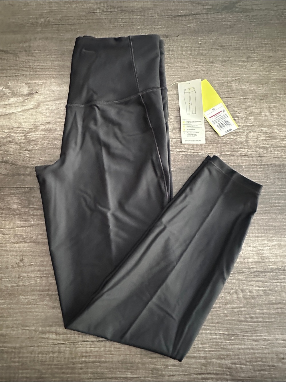 All in Motion Effortless Support
Women's Black High Rise 7/8 length
Leggings M